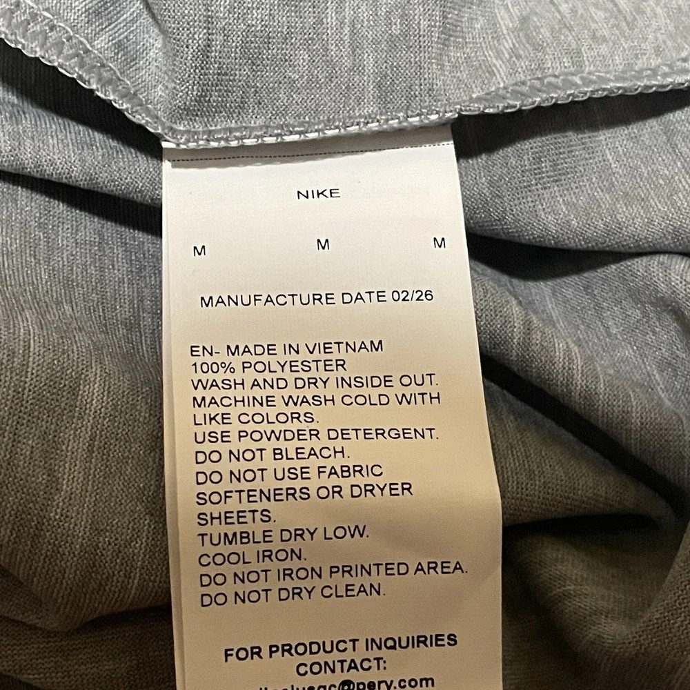 NIKE Mens Medium Essential Hydroguard Swim Tank top UPF 40+ NESSA588-090 NWT!!